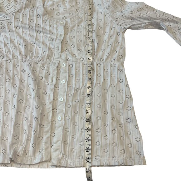 MELANIE LYNE Cardigan Size Medium Eyelet Flower Shaped Cutouts Button Down - Picture 8 of 10